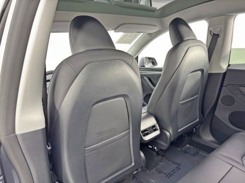 Used 2025 Tesla Model Y Long Range image 34