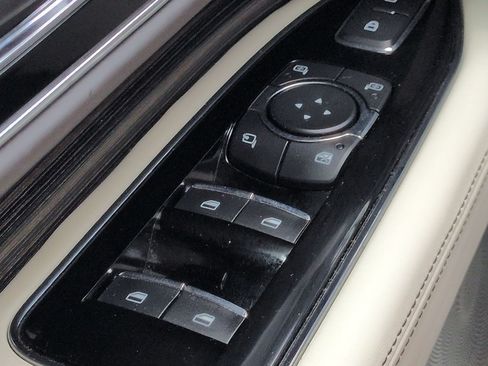 Used 2021 Lincoln Navigator Black Label w/ Cargo Convenience Package AWD/4WD image 25