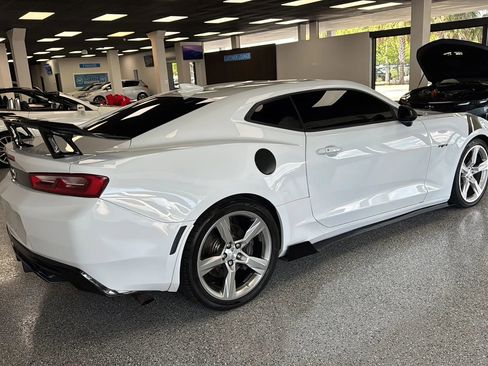 Used 2017 Chevrolet Camaro SS RWD image 7