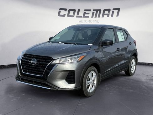 New 2025 Nissan Kicks S image 1