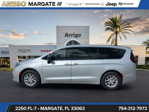 New 2026 Chrysler Pacifica Select FWD image 8
