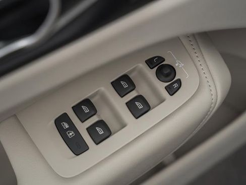 New 2026 Volvo XC60 T8 Ultra w/ Protection Package Premier image 38