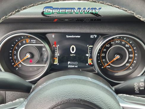 Used 2022 Jeep Wrangler Unlimited Sahara AWD/4WD image 25