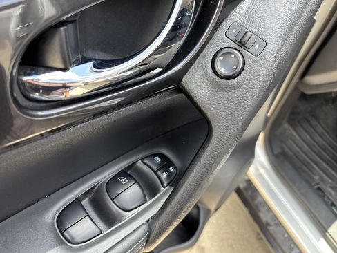 Used 2019 Nissan Rogue SV AWD/4WD image 14