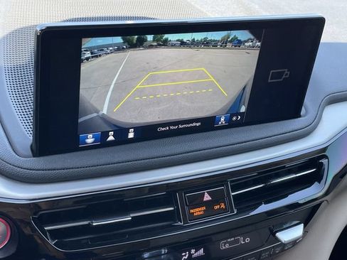 Used 2025 Acura MDX FWD image 17