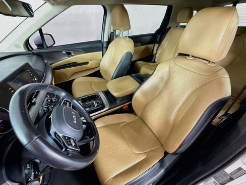 Used 2022 Kia Carnival LX FWD image 5