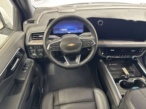 Certified 2025 Chevrolet Suburban LT AWD/4WD image 15
