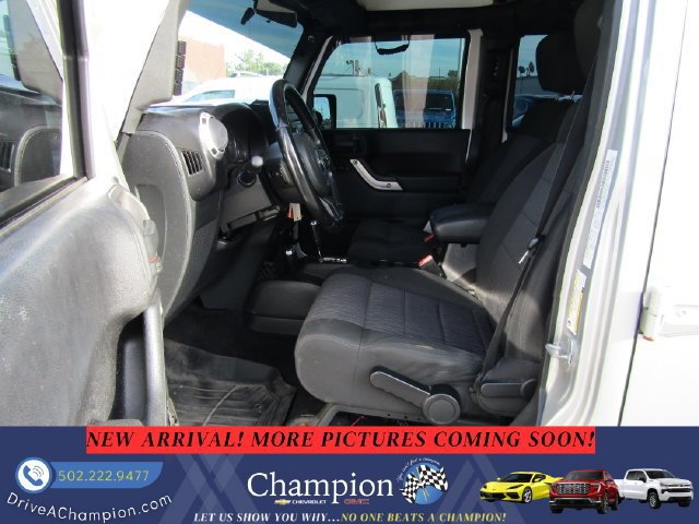 Used 2012 Jeep Wrangler Unlimited Sahara w/ Dual Top Group AWD/4WD image 10