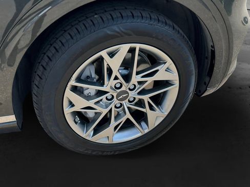 Used 2025 Genesis GV70 2.5T AWD/4WD image 13
