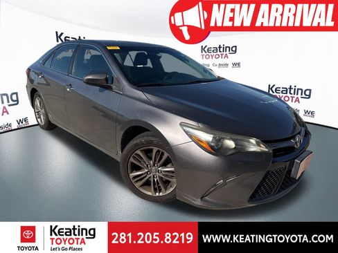 Used 2017 Toyota Camry SE image 1