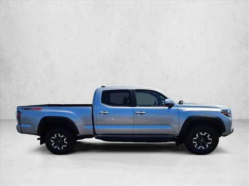 Used 2022 Toyota Tacoma TRD Off-Road w/ TRD Premium Off Road Package AWD/4WD image 4