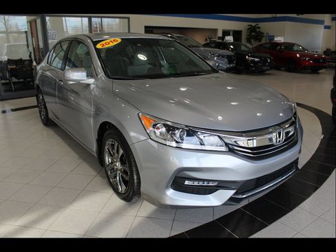 Used 2016 Honda Accord EX image 3