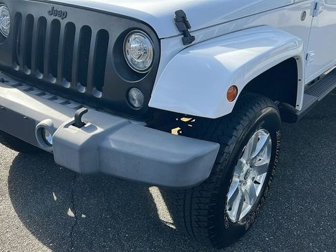Used 2017 Jeep Wrangler Unlimited Sahara w/ Connectivity Group image 14