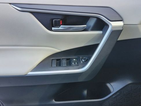 Used 2021 Toyota RAV4 XLE image 31