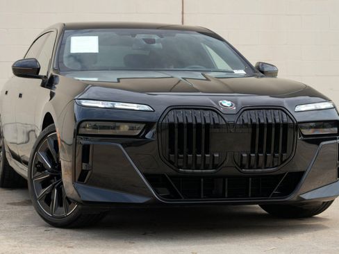 Used 2023 BMW 740i w/ Executive Package RWD image 4