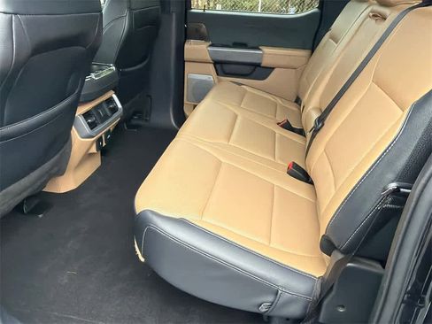 Used 2023 Ford F150 Lariat w/ Trailer Tow Package image 17