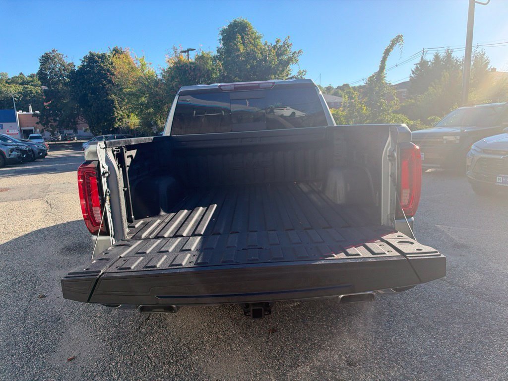 Used 2023 GMC Sierra 1500 SLT w/ SLT Premium Package AWD/4WD image 5