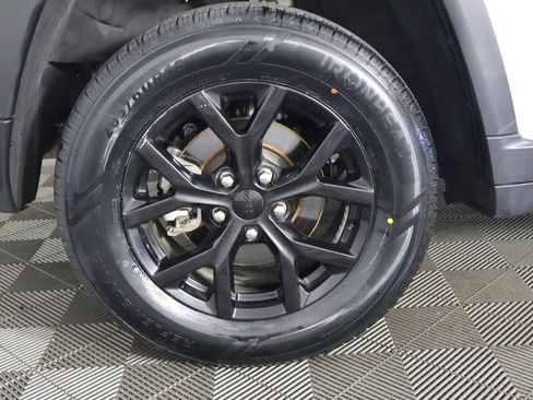 Used 2024 Jeep Grand Cherokee Altitude image 20