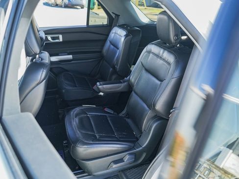 Used 2020 Ford Explorer XLT w/ Equipment Group 202A image 21