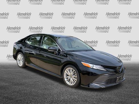 Used 2019 Toyota Camry XLE w/ Navigation Package FWD image 2