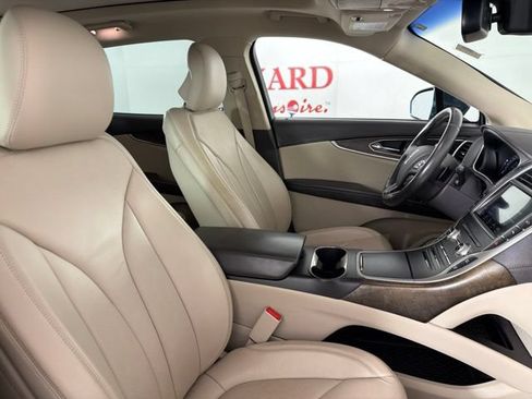 Used 2016 Lincoln MKX Reserve w/ Technology Package FWD image 16