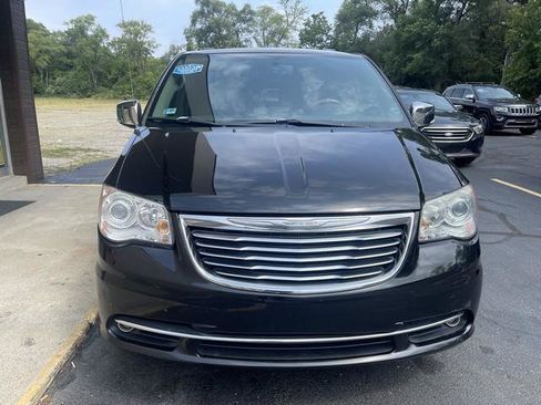 Used 2015 Chrysler Town & Country Limited Platinum w/ Trailer Tow Group FWD image 3