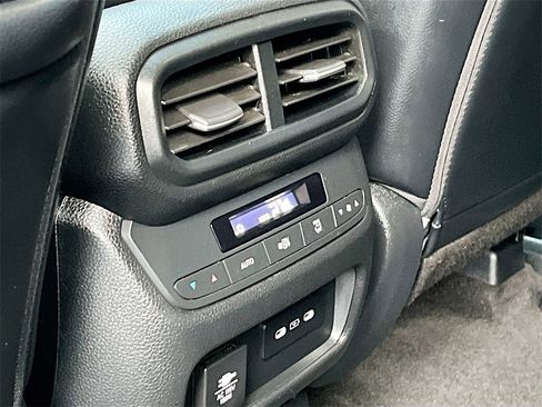 Used 2025 Honda Pilot TrailSport image 24