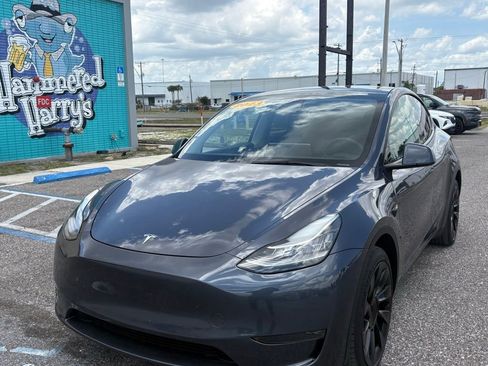 Used 2023 Tesla Model Y AWD image 7