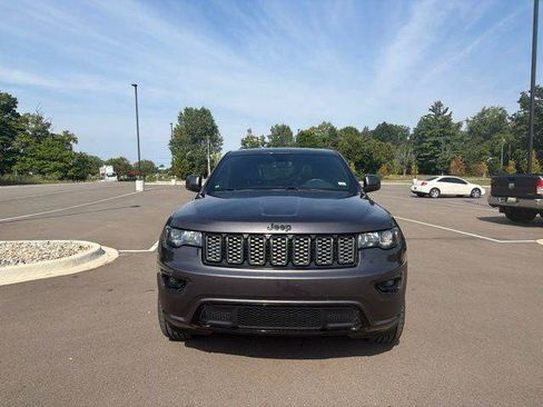 Certified 2019 Jeep Grand Cherokee Altitude AWD/4WD image 8