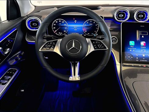 Used 2025 Mercedes-Benz GLC 300 4MATIC image 16