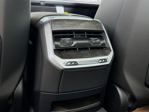 New 2026 BMW 740i w/ Premium Package image 27