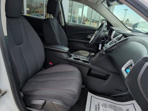 Used 2017 Chevrolet Equinox LT image 21