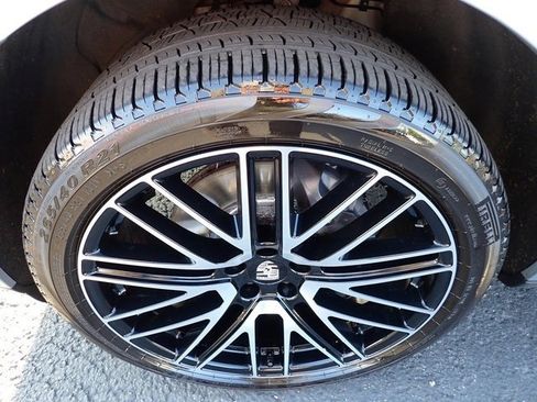 Used 2022 Porsche Macan image 12