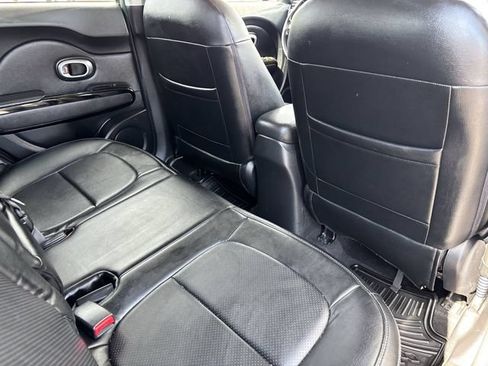 Used 2015 Kia Soul ! FWD image 13
