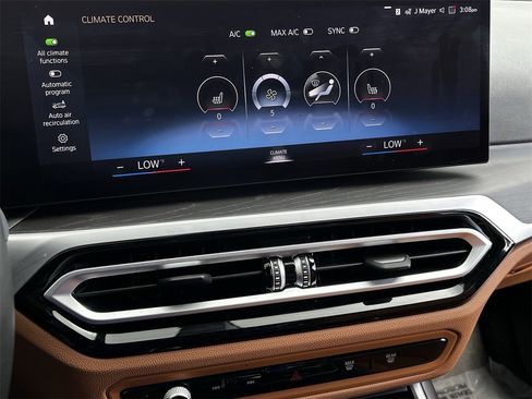 Used 2023 BMW 330i Sedan w/ Premium Package image 18