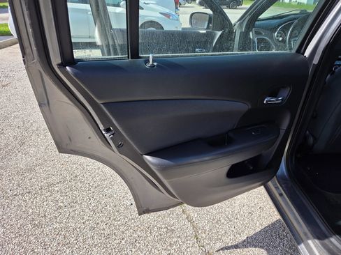 Used 2011 Chrysler 200 Touring FWD image 14