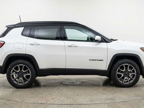 Used 2025 Jeep Compass Trailhawk image 11