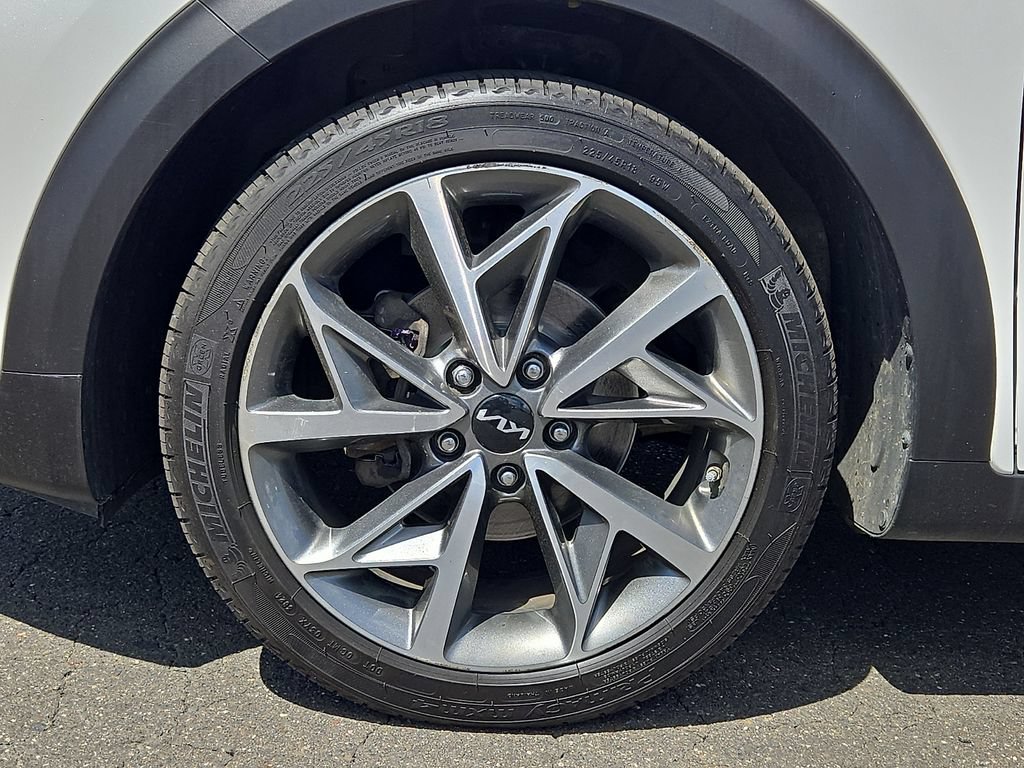 Used 2022 Kia Niro Touring Special Edition FWD image 9