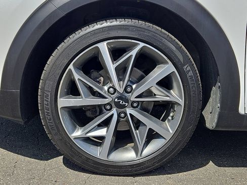 Used 2022 Kia Niro Touring Special Edition FWD image 9
