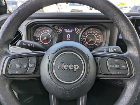 Certified 2024 Jeep Gladiator Sport AWD/4WD image 17