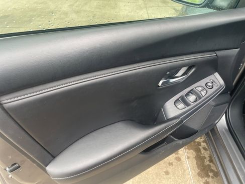 Used 2024 Nissan Sentra SV FWD image 20