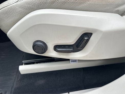 Used 2016 Volvo XC90 T6 Momentum w/ Momentum Plus Package image 41