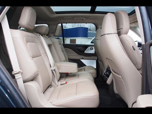 Used 2022 Lincoln Aviator Reserve w/ Equipment Group 201A image 14