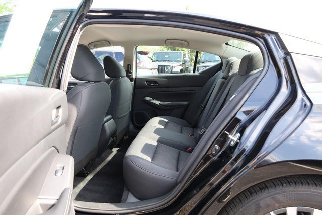 Certified 2025 Nissan Altima 2.5 SV FWD image 19