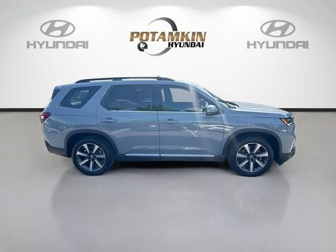 Used 2024 Honda Pilot Touring image 4