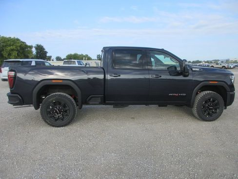 New 2026 GMC Sierra 2500 AT4 AWD/4WD image 3