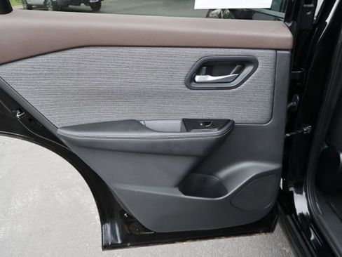 Used 2022 Nissan Rogue SV image 22