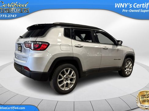 Used 2025 Jeep Compass Limited image 7