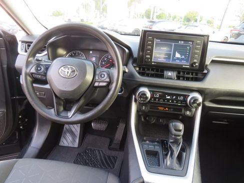 Used 2022 Toyota RAV4 XLE image 21