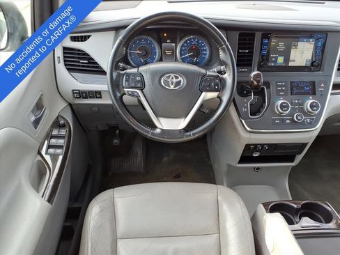 Used 2016 Toyota Sienna L image 12